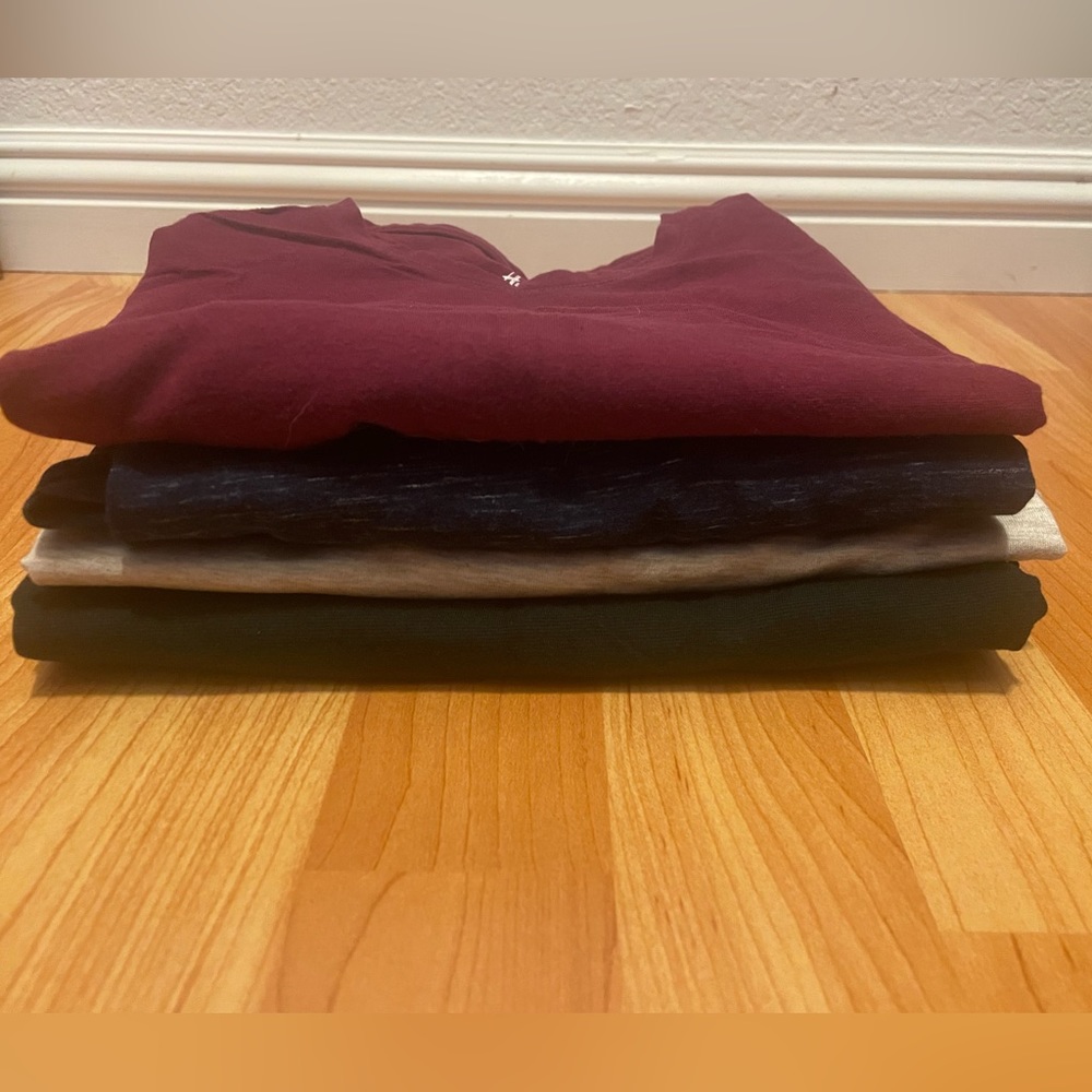 Bundle of H&M Men coupe Étroite slim fit t-shit and one premium cotton T-shirt